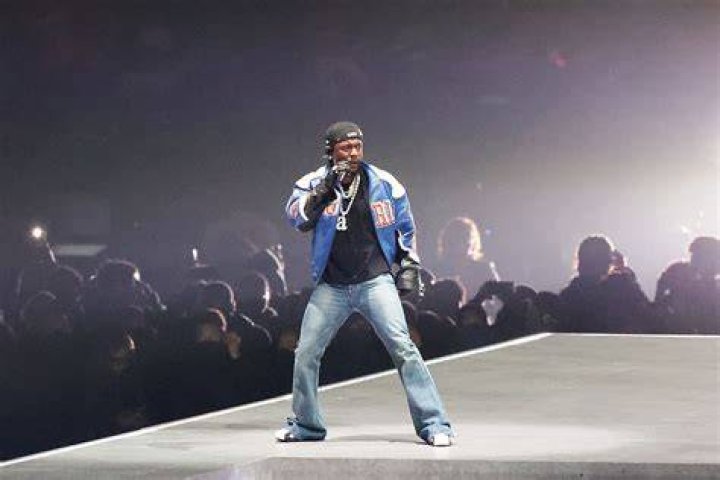 1,600,000,000 and Counting, Rihanna’s Super Bowl Show Emerges as a Dark Horse
Behind Shakira’s Waka Waka
