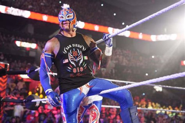 5 Reasons Eddie Guerrero's Greatest Rival is Rey Mysterio (& 5 Why It's Kurt Angle)
