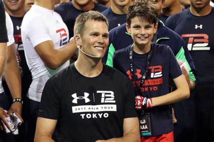 7-Year-Old Kid Made Tom Brady Cry During Super Bowl Media Day With A Simple
Question That Made The GOAT Think Of His Dad