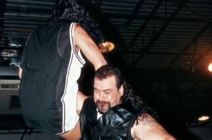 911 doing a chokeslam