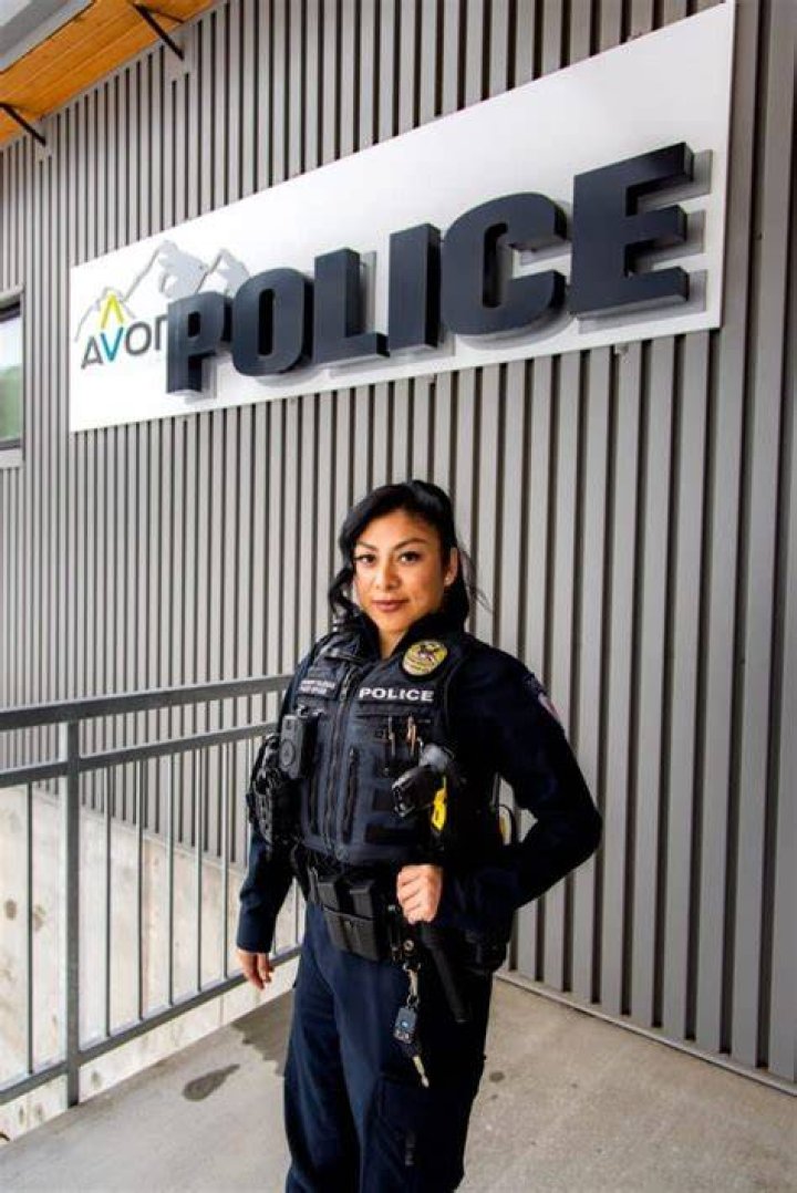 A police woman graduated from Unisa