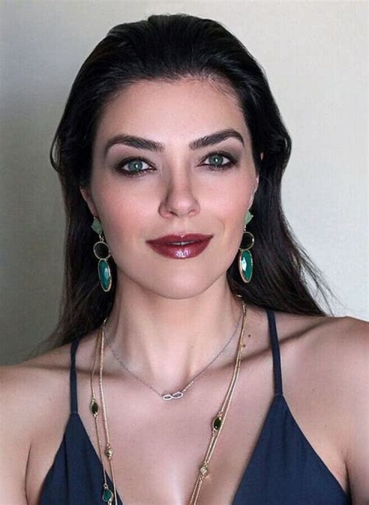 Adrianne Marie Curry Rhode height