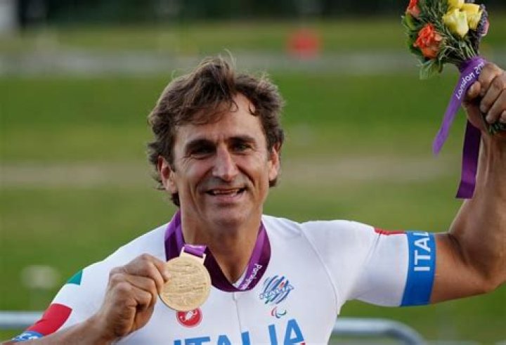Alex Zanardi, ecco come sta il campione a 9 mesi dall'incidente