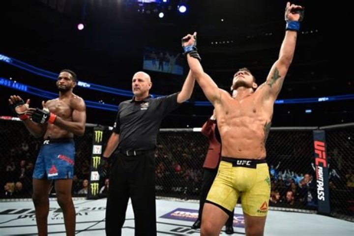 amanda nunes beats valentina shevchenko