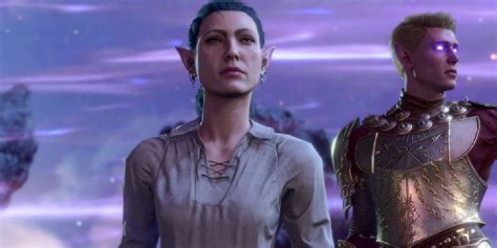 An elven Tav and a male Dream Guardian start to kiss in Baldur's Gate 3