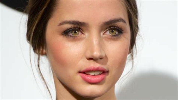 Ana de Armas as Lizzy Calvert in Titanic Reboot