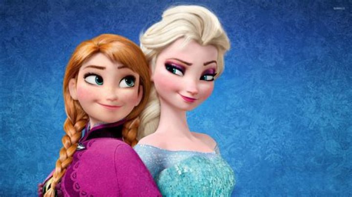 Anna and Elsa in Frozen 2