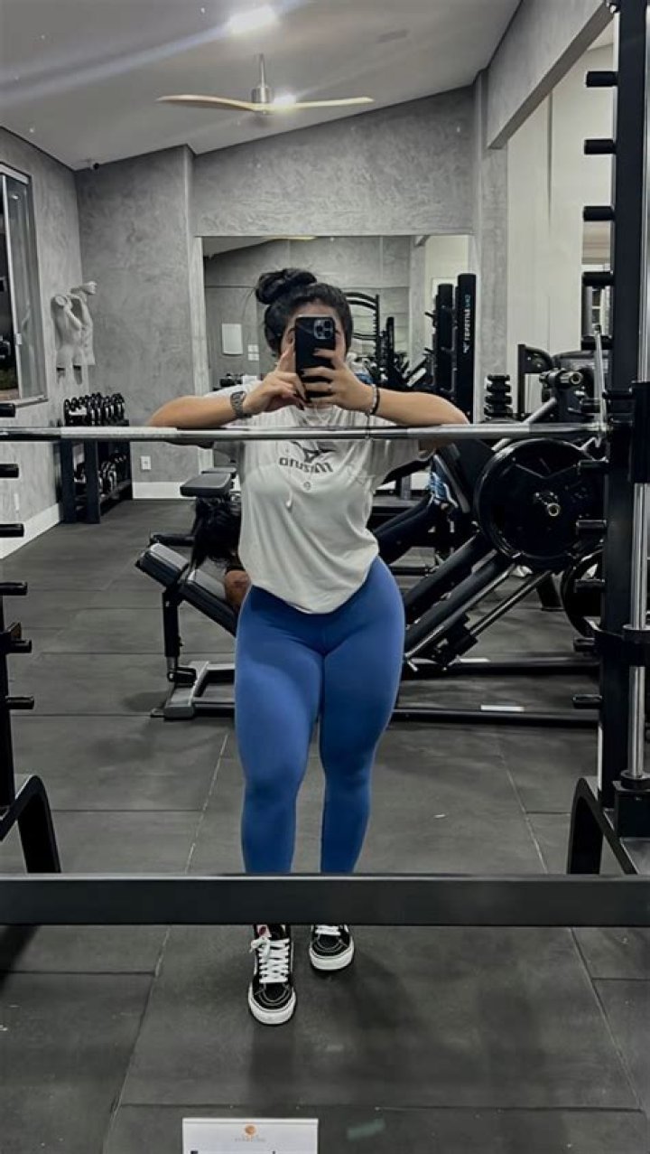Anna Jay gym selfie