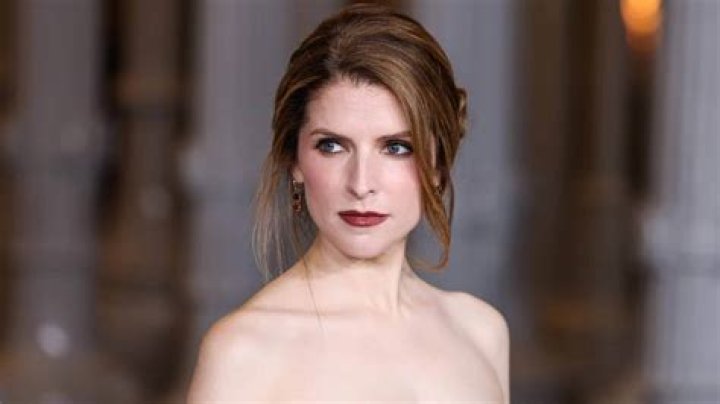 Anna Kendrick says 'yes' as Jeremy Jordan pops the question in a