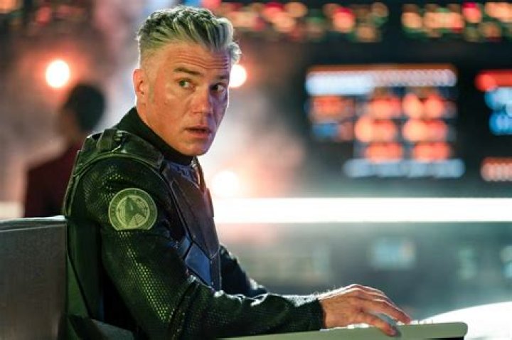 Anson Mount as Pike in Star Trek Strange New Worlds Jonathan Frakes as Riker and Patrick Stewart as Picard in Star Trek The Next Generation