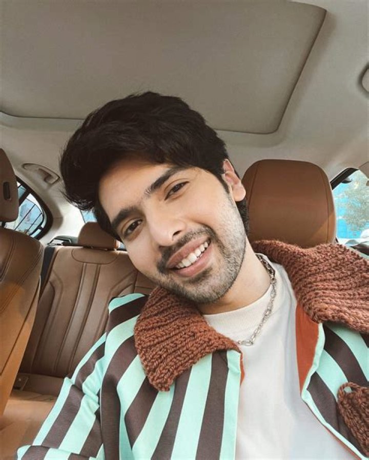 Armaan Malik Affairs, Height, Net Worth, Age, Bio and More