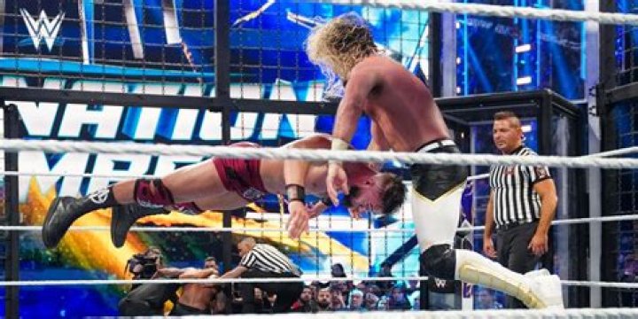 Austin Theory v Seth Rollins Raw November 7, 2022 Cropped