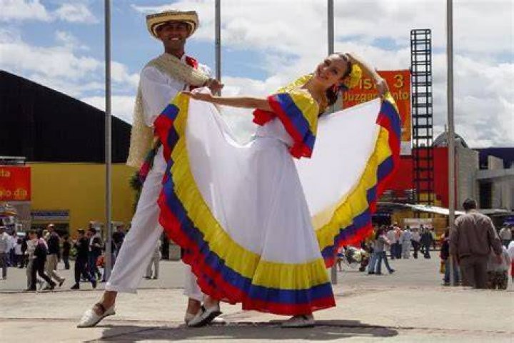 Bailan cumbias b&eacute;licas de Yahir Sald&iacute;var en EU, video se vuelve viral