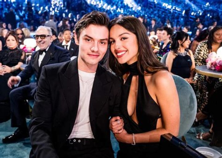 Beabadoobee Boyfriend, Is She Dating Soren Harrison? Real