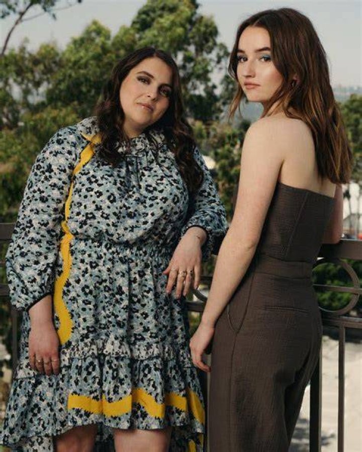 Beanie Feldstein and Kaitlyn Dever in Booksmart