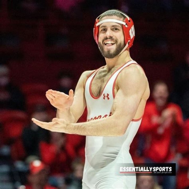 “Beat Everybody in the Country”: Wisconsin Badgers Wrestling Star Stuns NCAA
Rivals With Audacious Declaration Following Successful Midlands Outing