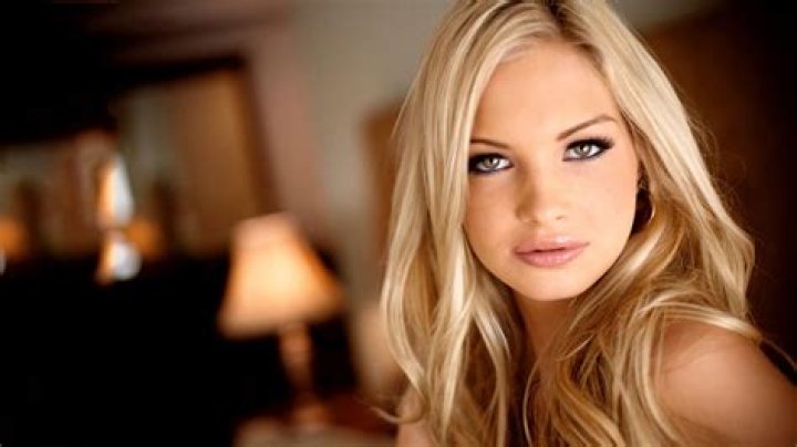 Beautiful Blonde wallpaper 2560x1600 2661