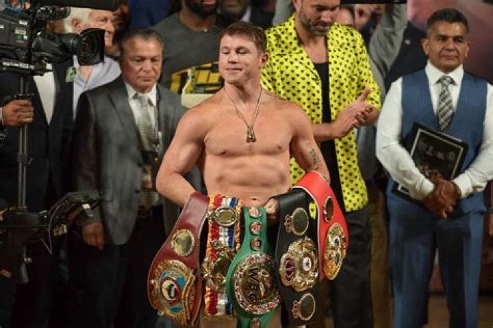 “Best Shape He’s Been In”: Fans in Awe as Canelo Alvarez Flexes Chiseled
Physique in Recent Clip Ahead of Jermell Charlo Fight