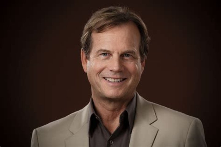 Bill Paxton's Bill Harding and Helen Hunt's Dr. Jo Harding running in Twister