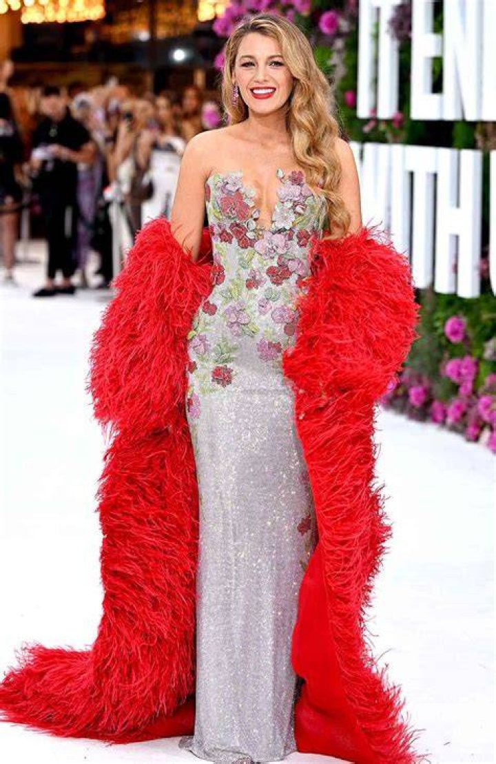 Blake Lively from "Gossip Girl" Her Height, Weight, Size & More