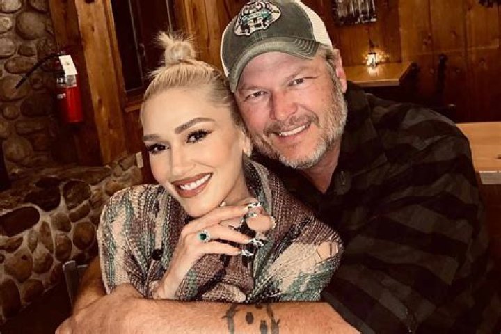 Blake Shelton and 5yearold girl share adorable moment at concert