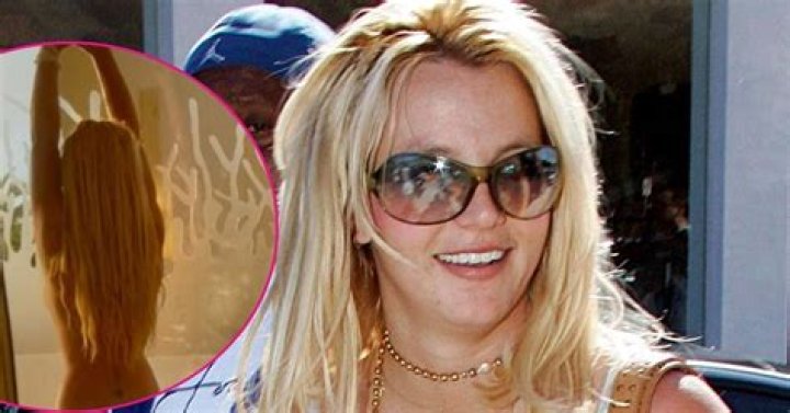 Britney Spears strips naked on beach in French Polynesia after teasing