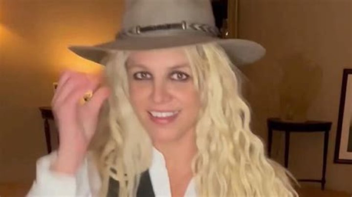Britney Spears strips totally naked on beach getaway as she posts about