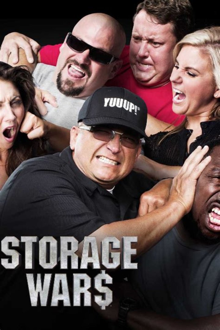 Cast of Storage Wars posing for a promotional photo