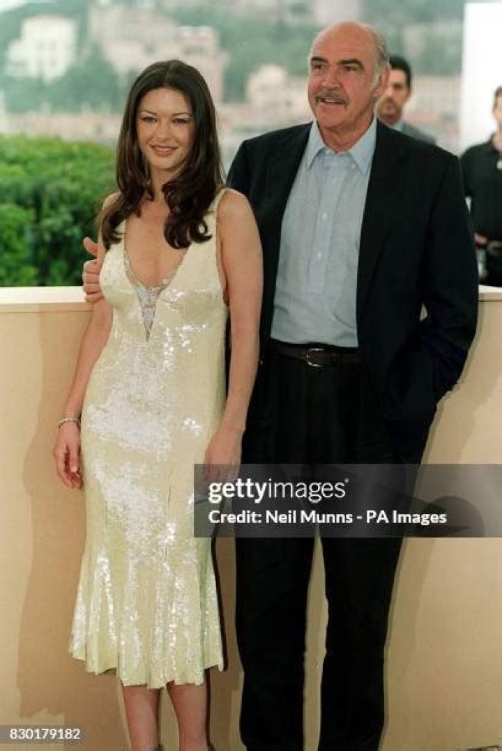 Catherine Zeta Jones and Sean Connery in Entrapment