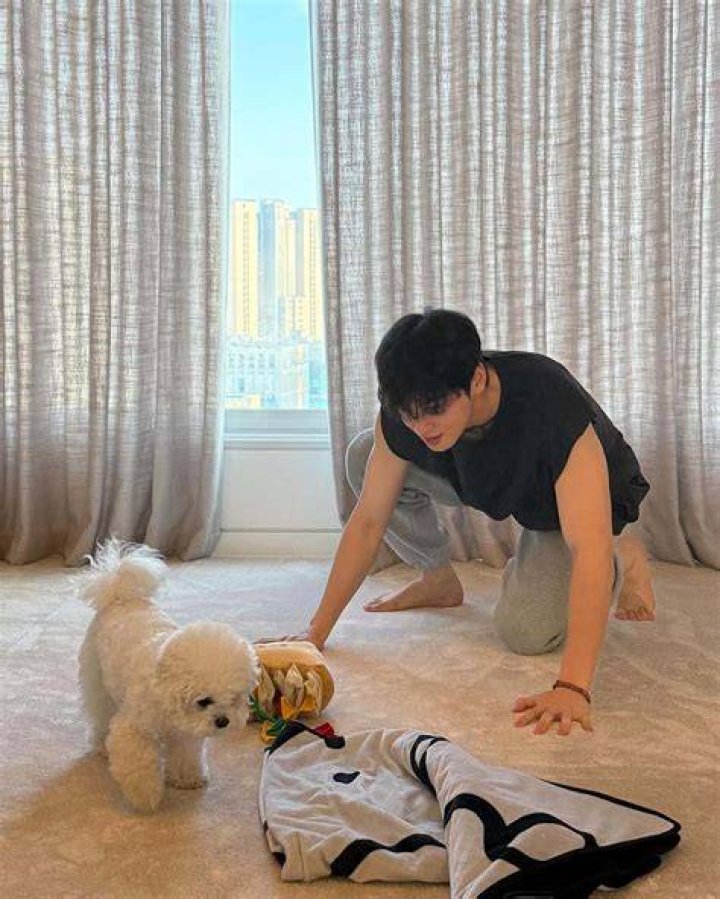 Cha Eun Woo Feet (2 photos) men.feet.wiki