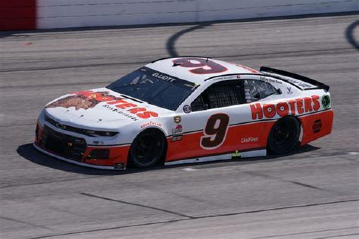 Chase Elliott Unveils a Brand New Livery for Darlington Playoff Race