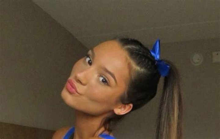College Gymnast Sydney Smith Shows Off Underboob and Booty In Tight
