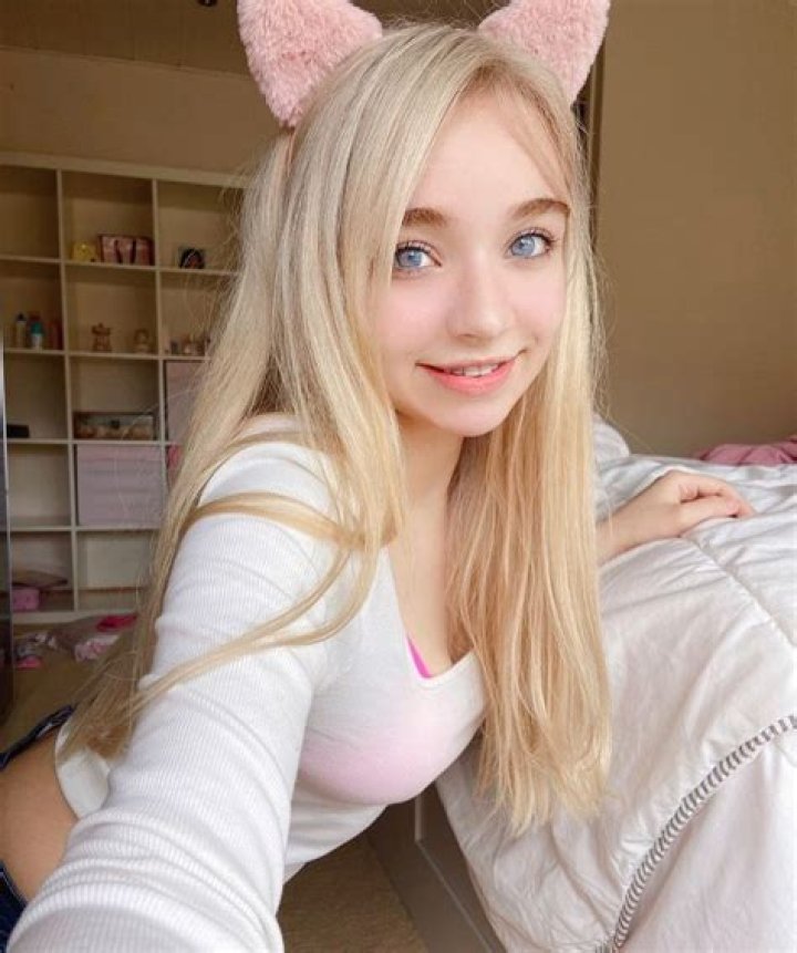 Comfy Photoset on Fansly r/IndigoWhiteFans