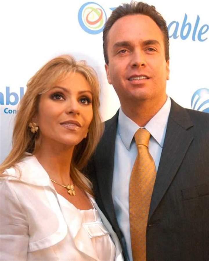 Daniela Castro y Gustavo D&iacute;az Ordaz celebran 20 a&ntilde;os de casados