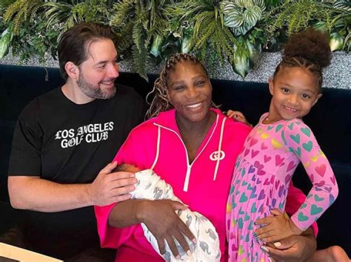David and Alexis and Stevie attending Aunt Maureen's funeral