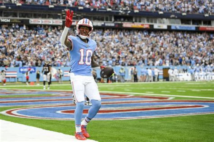 DeAndre Hopkins Touchdown Tradition for Momma Who Lost Eyesight Due to Acid
Attack Will Break Your Heart