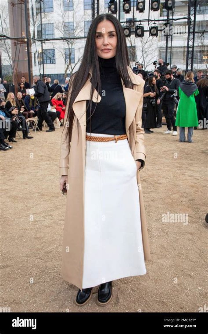 Demi Moore, 60, raises questions with appearance as fans ask the same