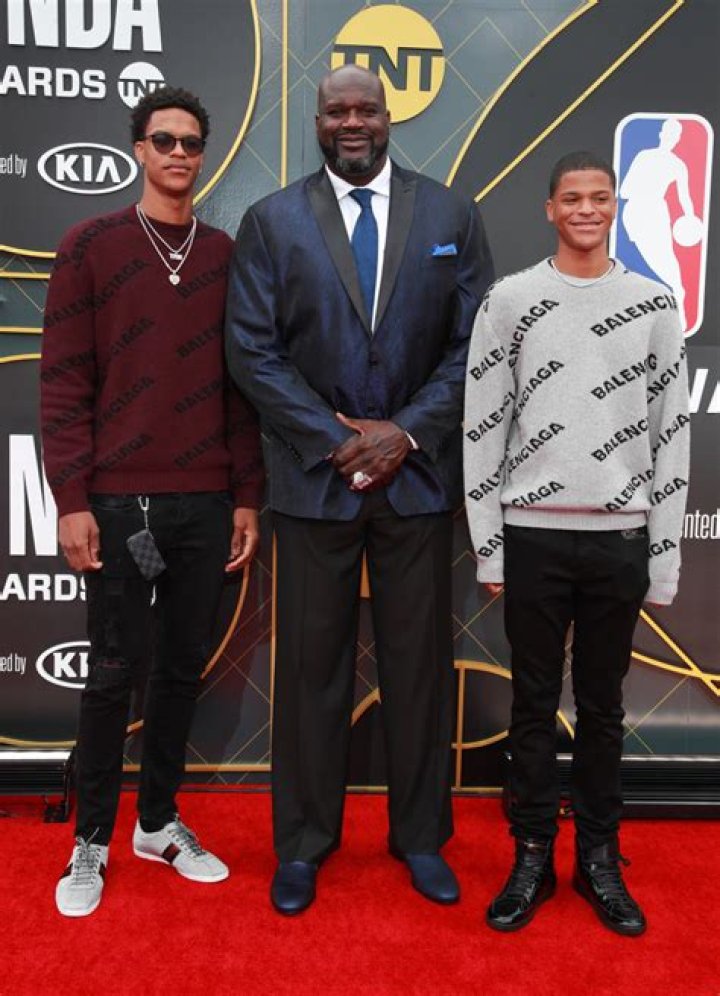 Despite Being Huge in High School, Shaquille O’Neal Got Bullied on the
Basketball Court Just Because His Friends Wanted to Save Face: “They Started
Holding Me and Kicking Me”