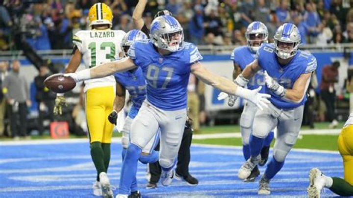 Detroit Lions rookie Aidan Hutchinson has his mom to thank for dance