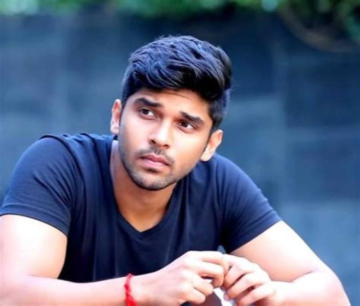 Dhruv Vikram condolence message for Actor Vivekh's death. Trending