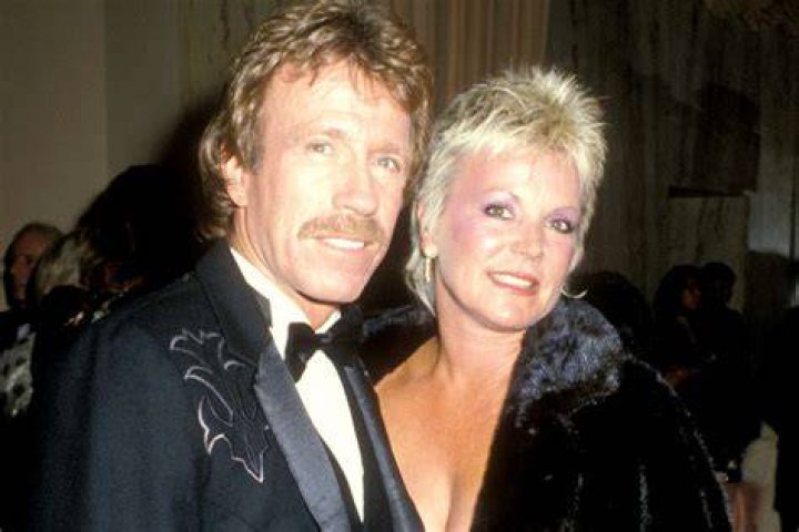 Dianne Kay Holechek networth