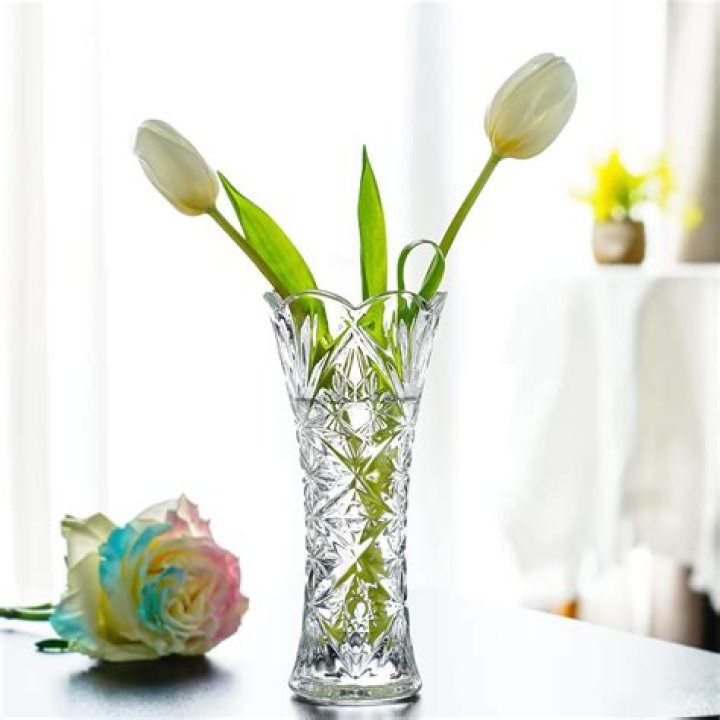 Discovering The Elegance Of A Vase Crystal Vase