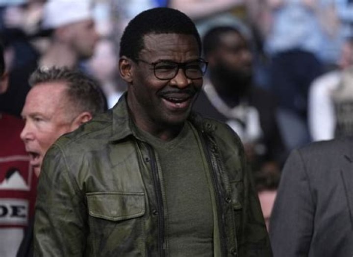 “Do Y’all Get How Great That Is?”: QB Jalen Hurts’ Insane Speech in Eagles
Locker Room Hypes NFL Legend Michael Irvin While Speaking About It