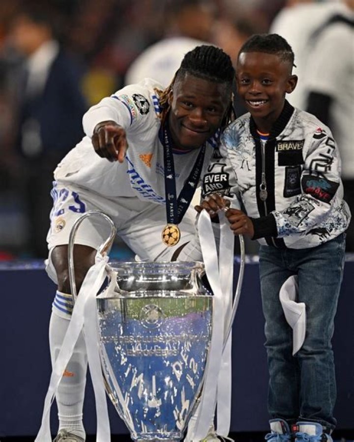 Does Eduardo Camavinga have a son? HALFWAY LINE