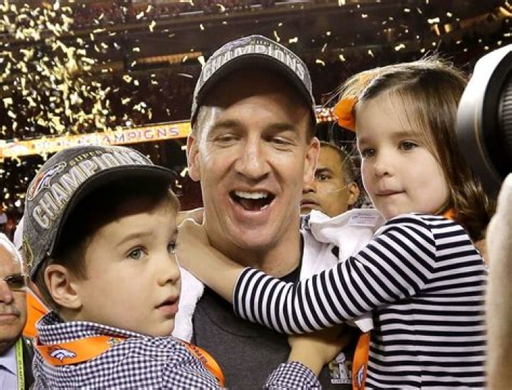 Does Eli Manning have a daughter?