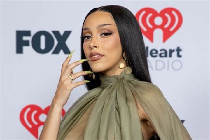Doja Cat Height How Tall is The American Rapper? Hood MWR