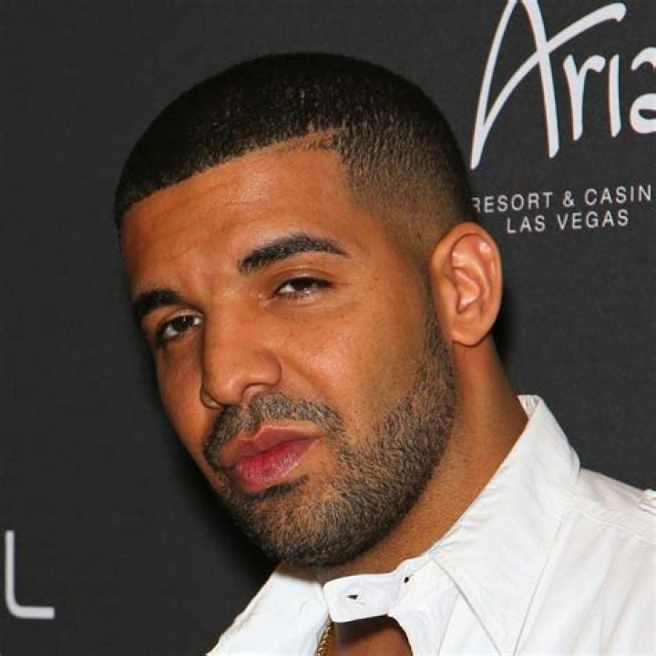 Drake Finds Himself A Jamaican Beauty Name Malaika Terry Baewatch