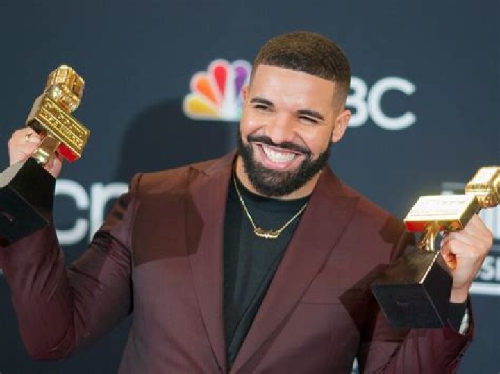 Drake Gives Away 1 Million in ''God's Plan'' Music Video