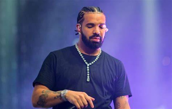 Drake's intimate dinner date with porn star Rosee Divine raises