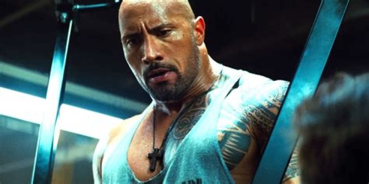 Dwayne Johnson lifts weights in Pain & Gain